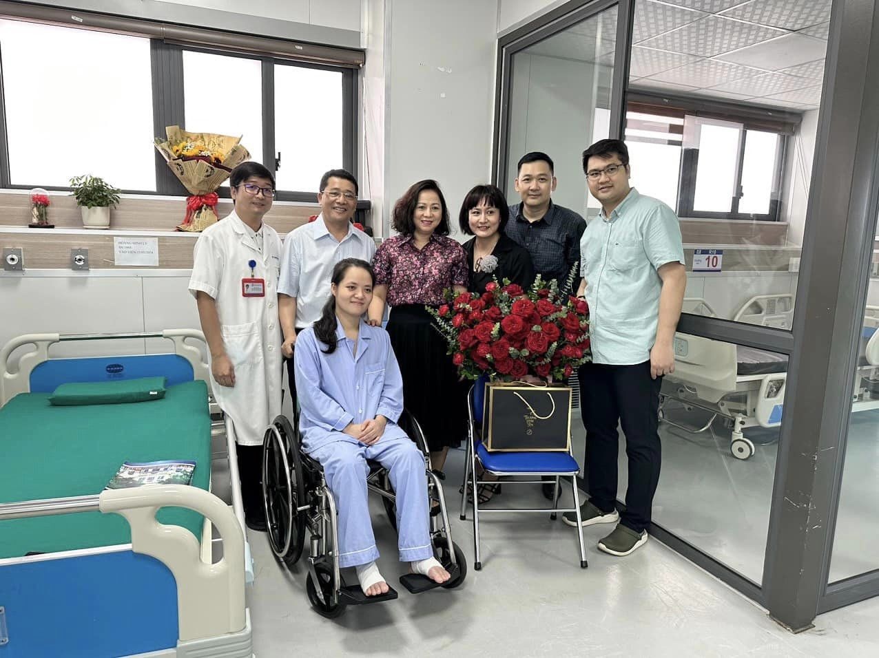 Bac si bi kinh roi anh 1