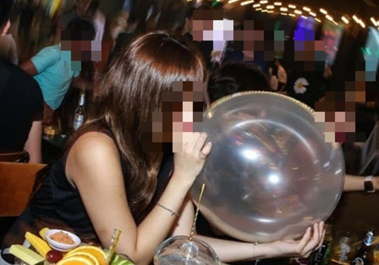 Nu sinh liet 2 chan sau khi hit 15 qua bong cuoi hinh anh