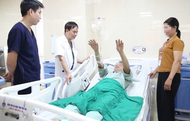 cap cuu dot quy anh 1