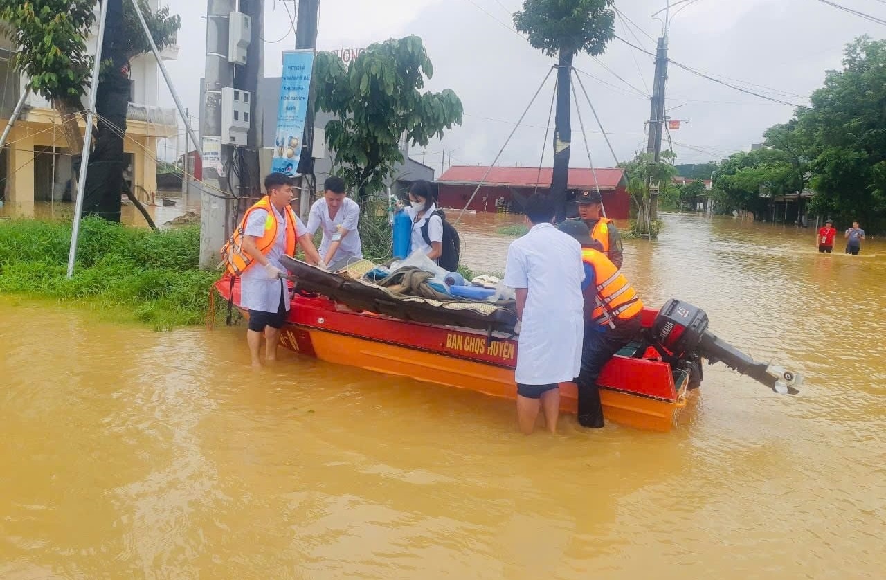 cuu nguoi sau bao anh 8