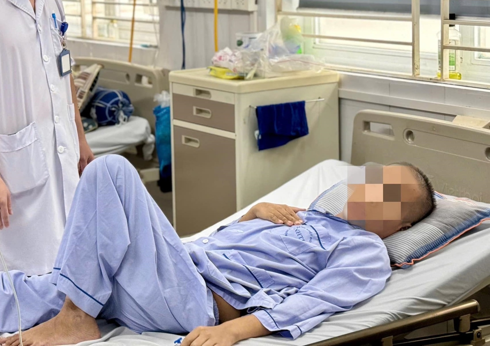 Chang trai tien luong '9 phan tu vong' duoc cuu song ky dieu hinh anh