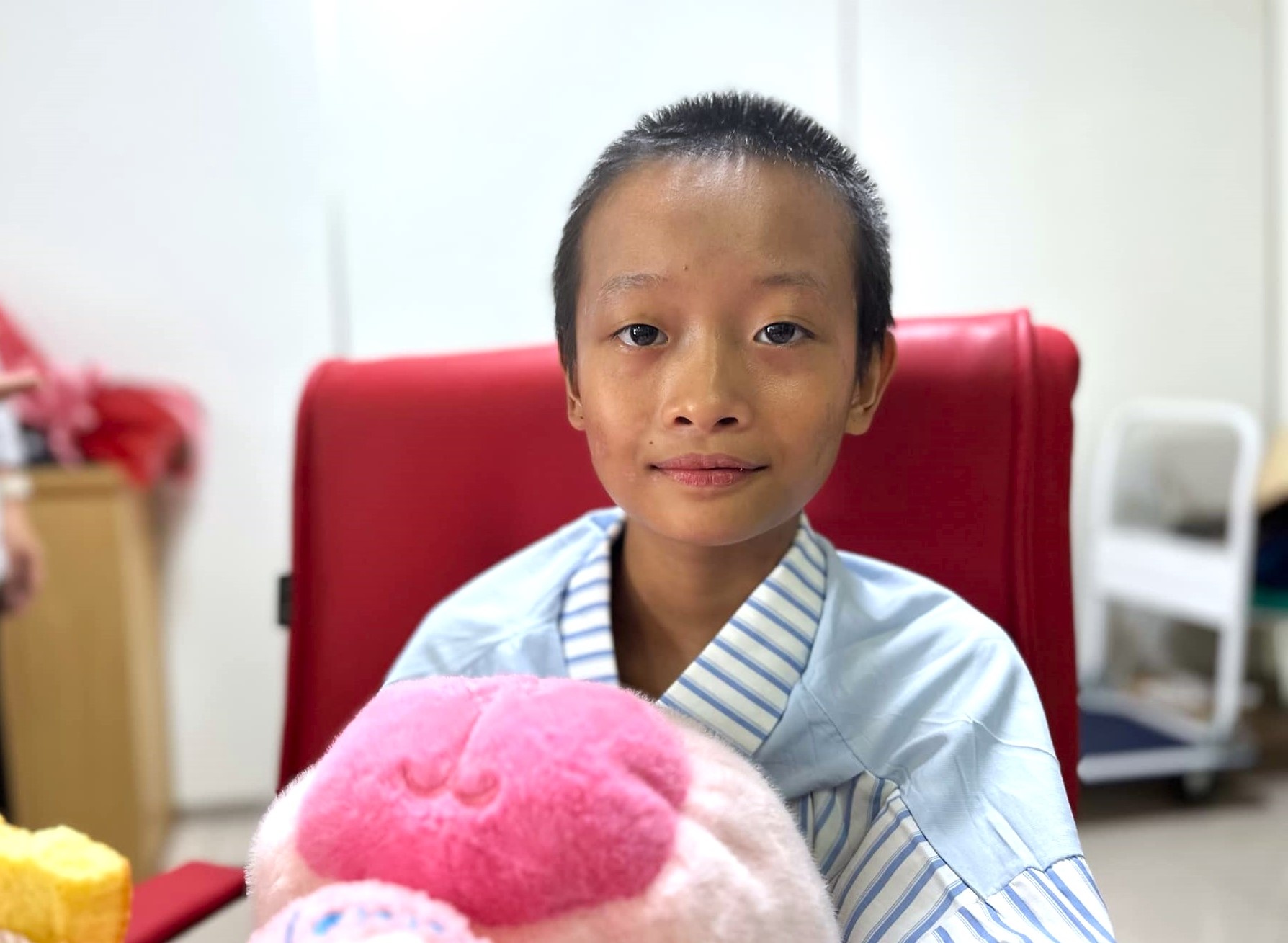 Be gai Lang Nu ngay xuat vien: 'Con ve nha, thap huong cho ba va 2 em' hinh anh