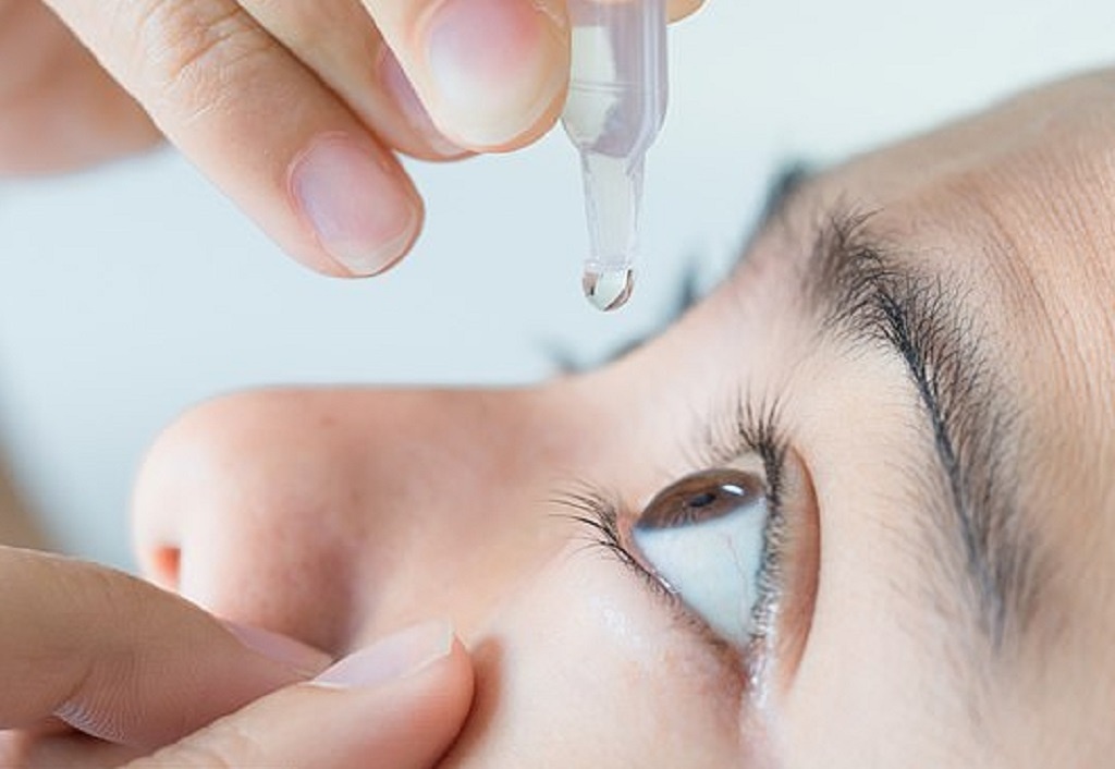 Cach nho thuoc khi bi dau mat do hinh anh