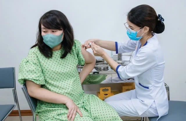 tiem vaccine cum anh 1