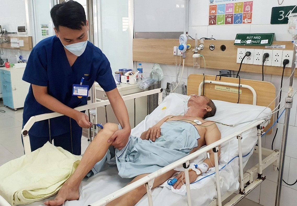 Co cung nguoi sau khi uong cao thuoc chua xuong khop hinh anh