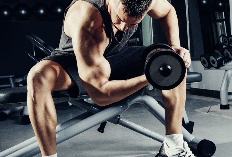 Nguoi dan ong bat ngo phai di cap cuu sau buoi tap gym hinh anh