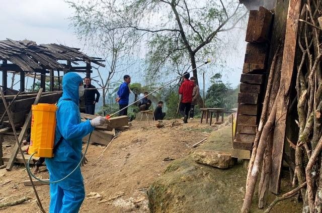 Khan truong ra soat nguoi tiep xuc gan voi ca mac bach hau o Cao Bang hinh anh