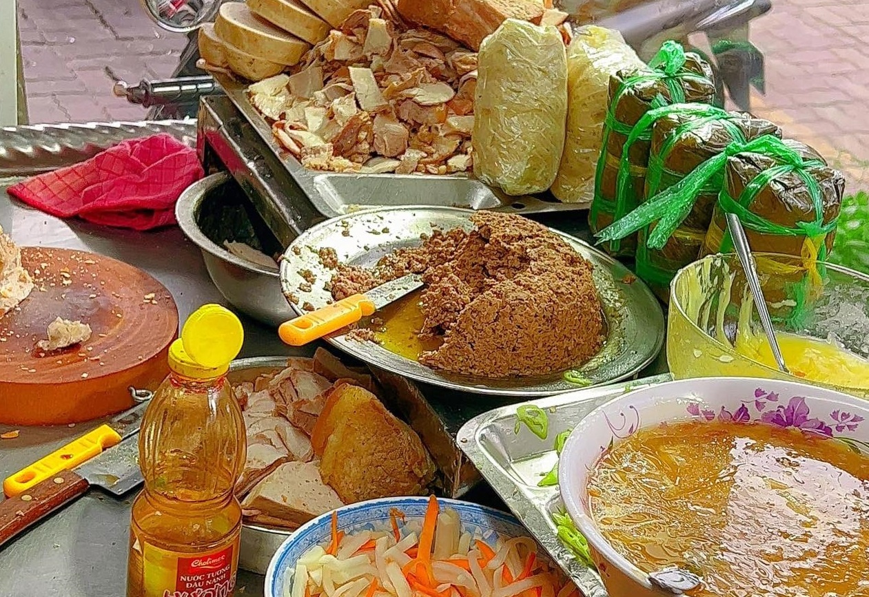 Gan 300 nguoi o Vung Tau nghi ngo doc banh mi, Bo Y te chi dao khan hinh anh
