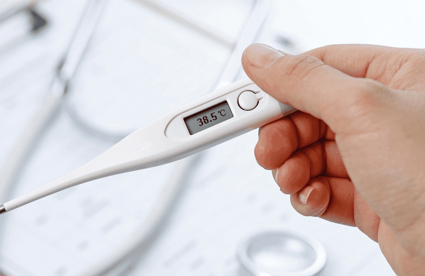 Nam thanh nien ho suot 1 thang, khi vao vien phai tho may hinh anh