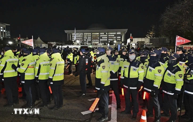 Tiet lo menh lenh cua tong thong Han Quoc trong dem thiet quan luat hinh anh