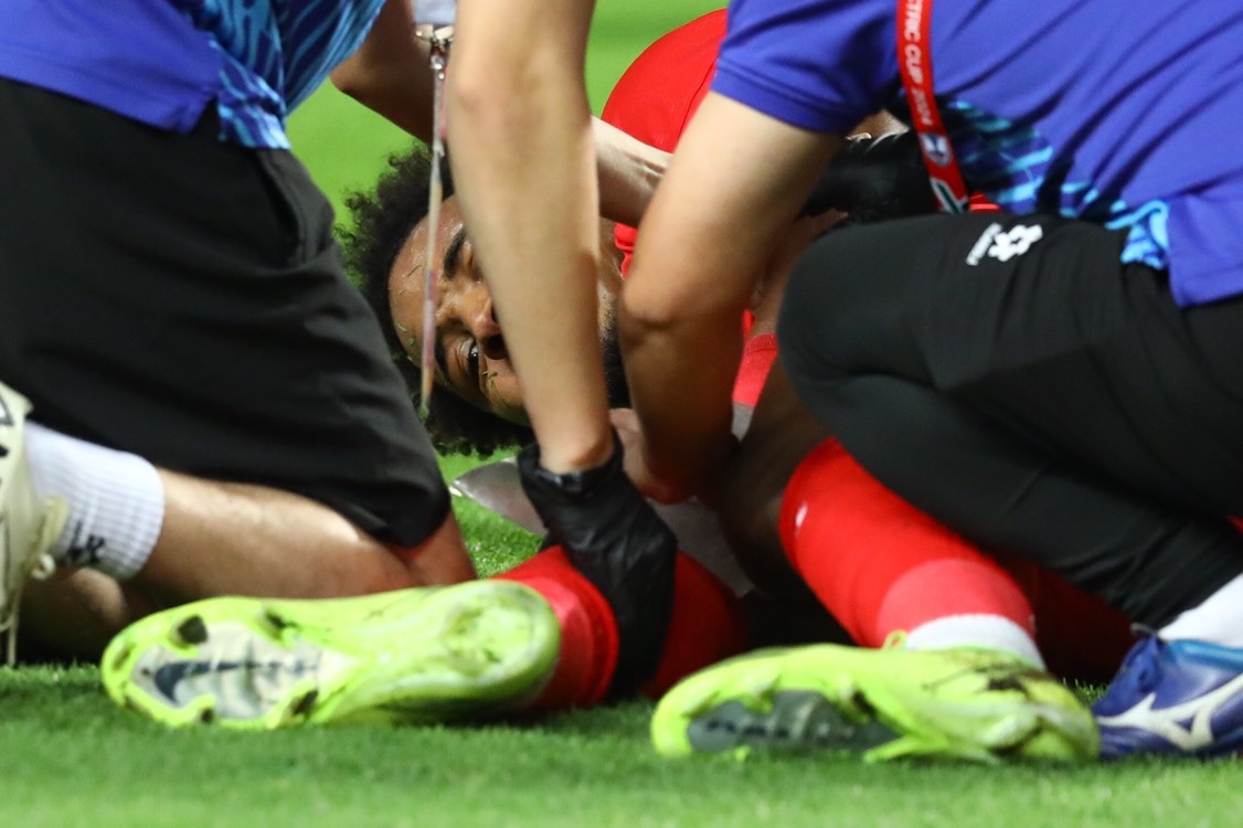 Vi sao Xuan Son chan thuong nang du khong va cham? hinh anh