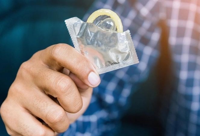 Dieu gi xay ra khi dung bao cao su het han? hinh anh