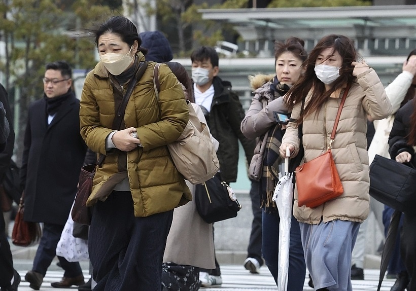 Cum mua hoanh hanh o Nhat Ban, Bo Y te ra khuyen cao nong hinh anh
