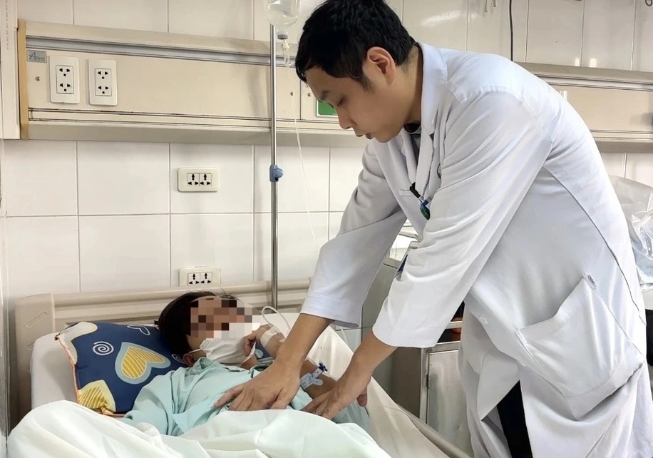 Nghich dai voi voi xit hau mon, nam thanh nien suyt mat mang hinh anh