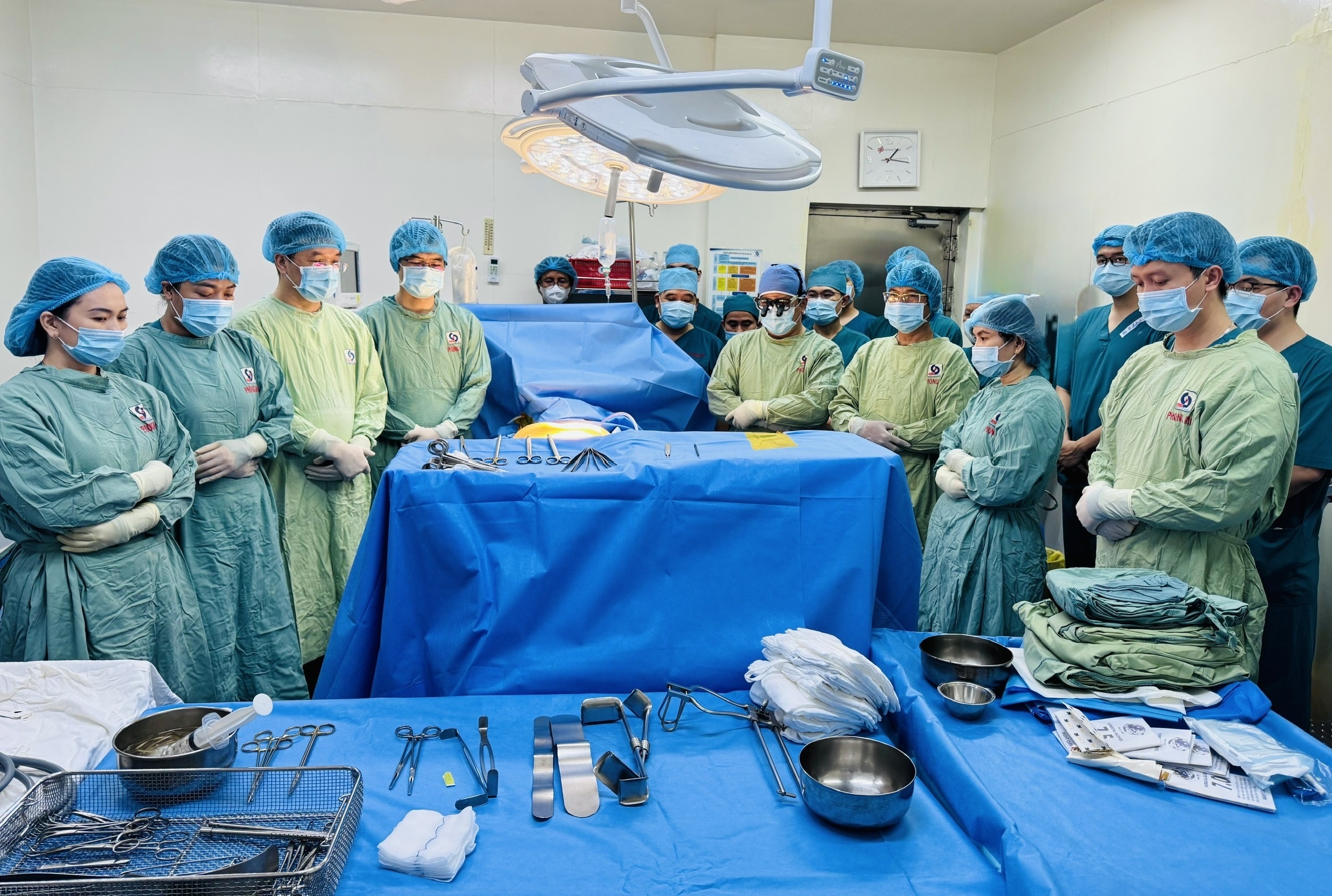 Chang trai tre hien tang, hoi sinh 5 nguoi khap Bac - Trung - Nam hinh anh