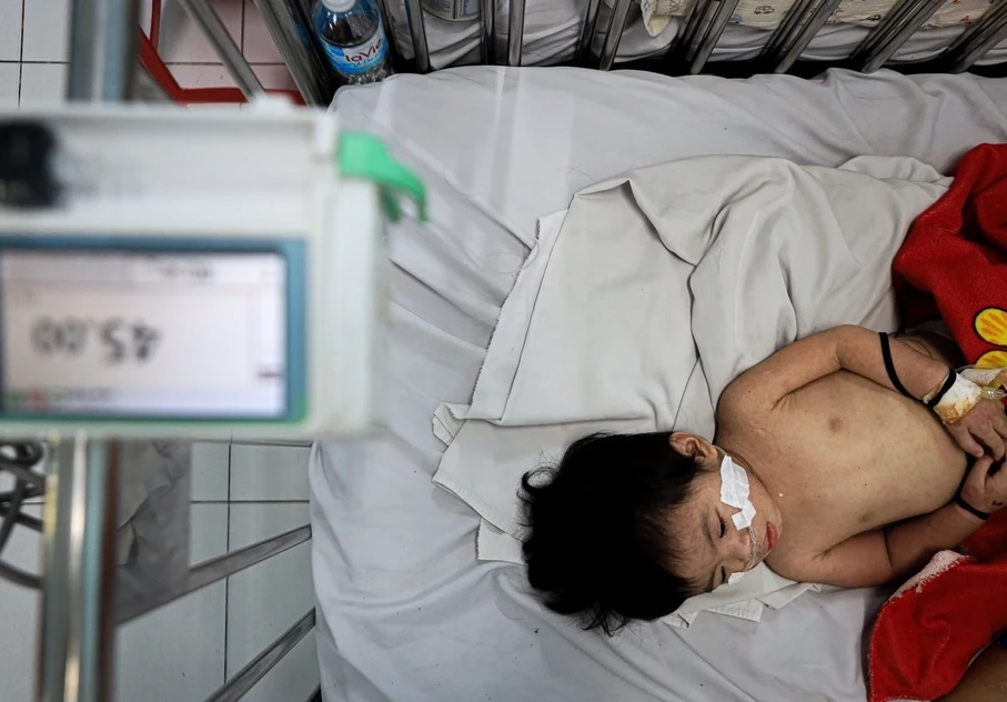 Soi o Quang Nam con kho luong, Bo Y te yeu cau day nhanh tiem chung hinh anh