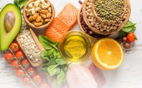 Thuc pham nao gay hai nhat cho lan da? hinh anh