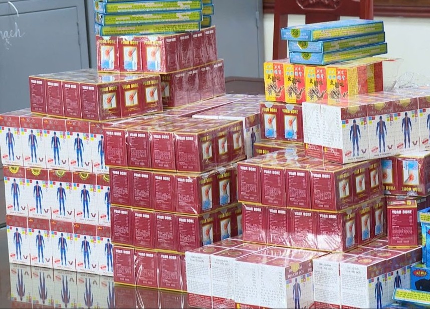 Lat tay thu doan moi cua nhom san xuat thuoc gia, sua gia hinh anh