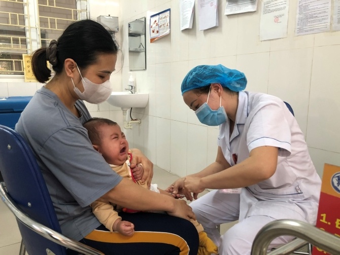 Tay chan mieng gia tang, soi chua giam nhiet o Ha Noi hinh anh