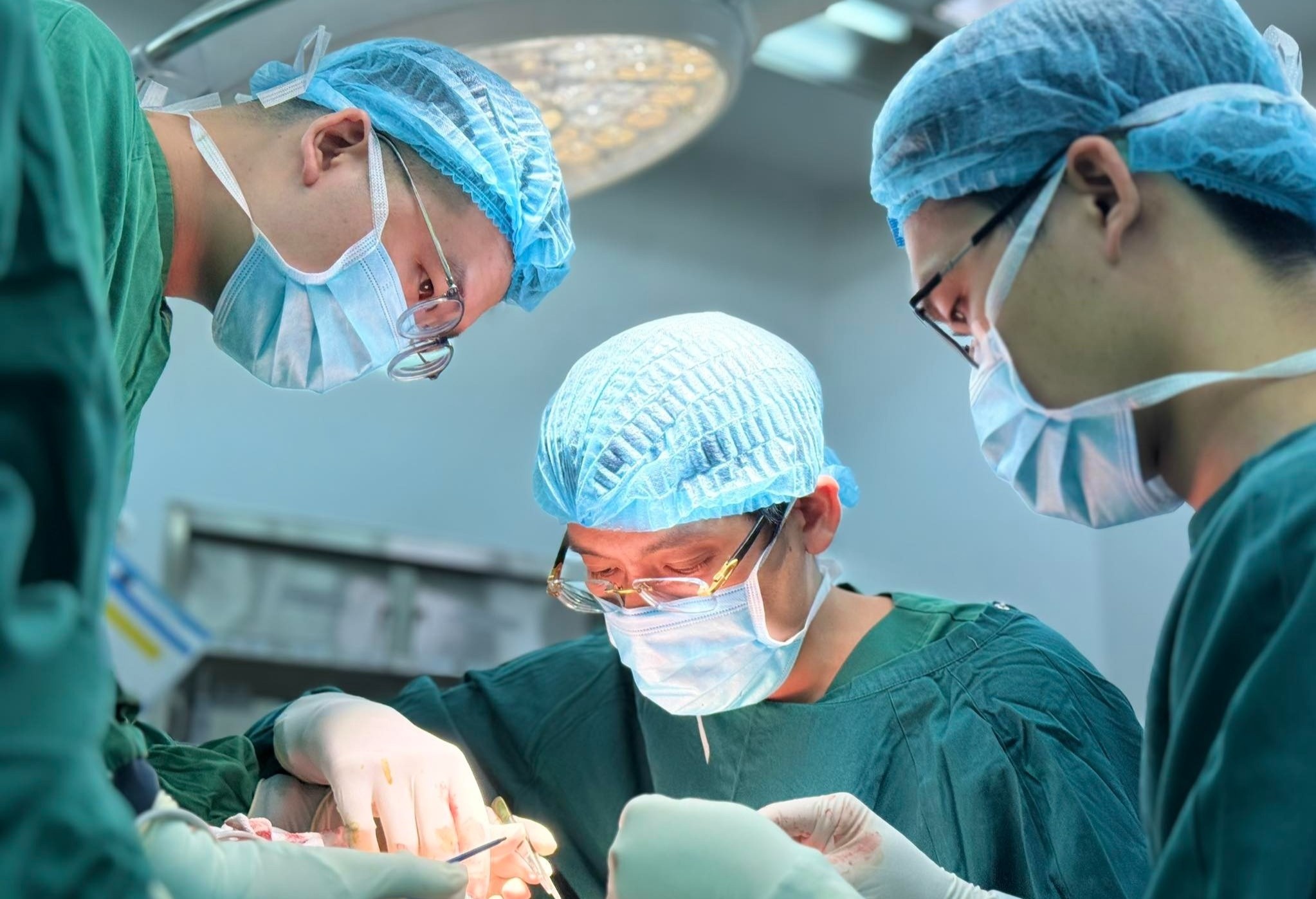 Co gai 23 tuoi mac ung thu ac tinh hinh anh