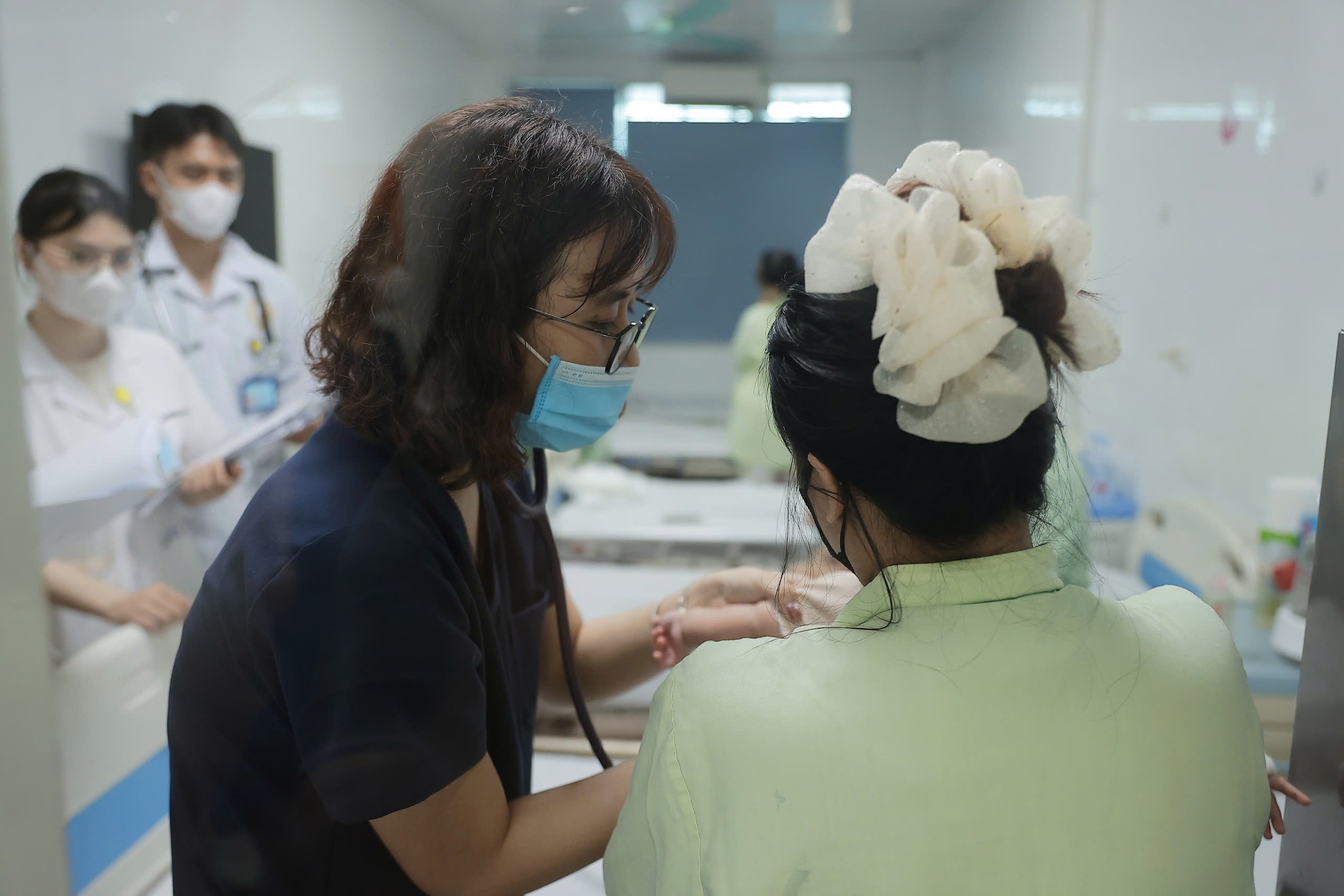 Ha Noi ghi nhan cac ca Covid-19 phai nhap vien hinh anh