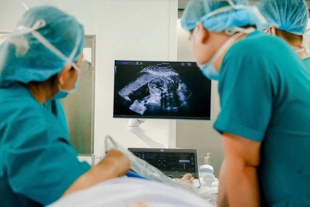 Can thiep bao thai cho san phu Singapore: Viet Nam thanh diem tua cuoi hinh anh