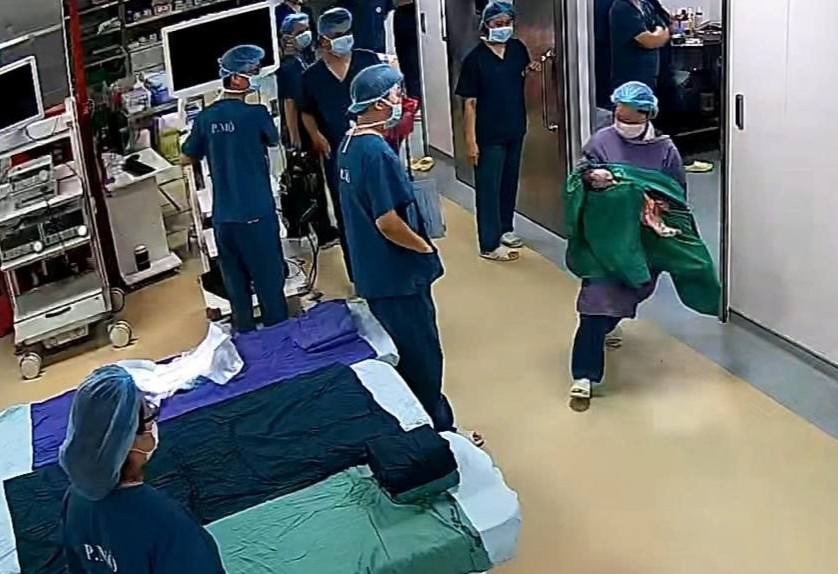 Gianh su song cho thai nhi co bien chung hiem gap hinh anh