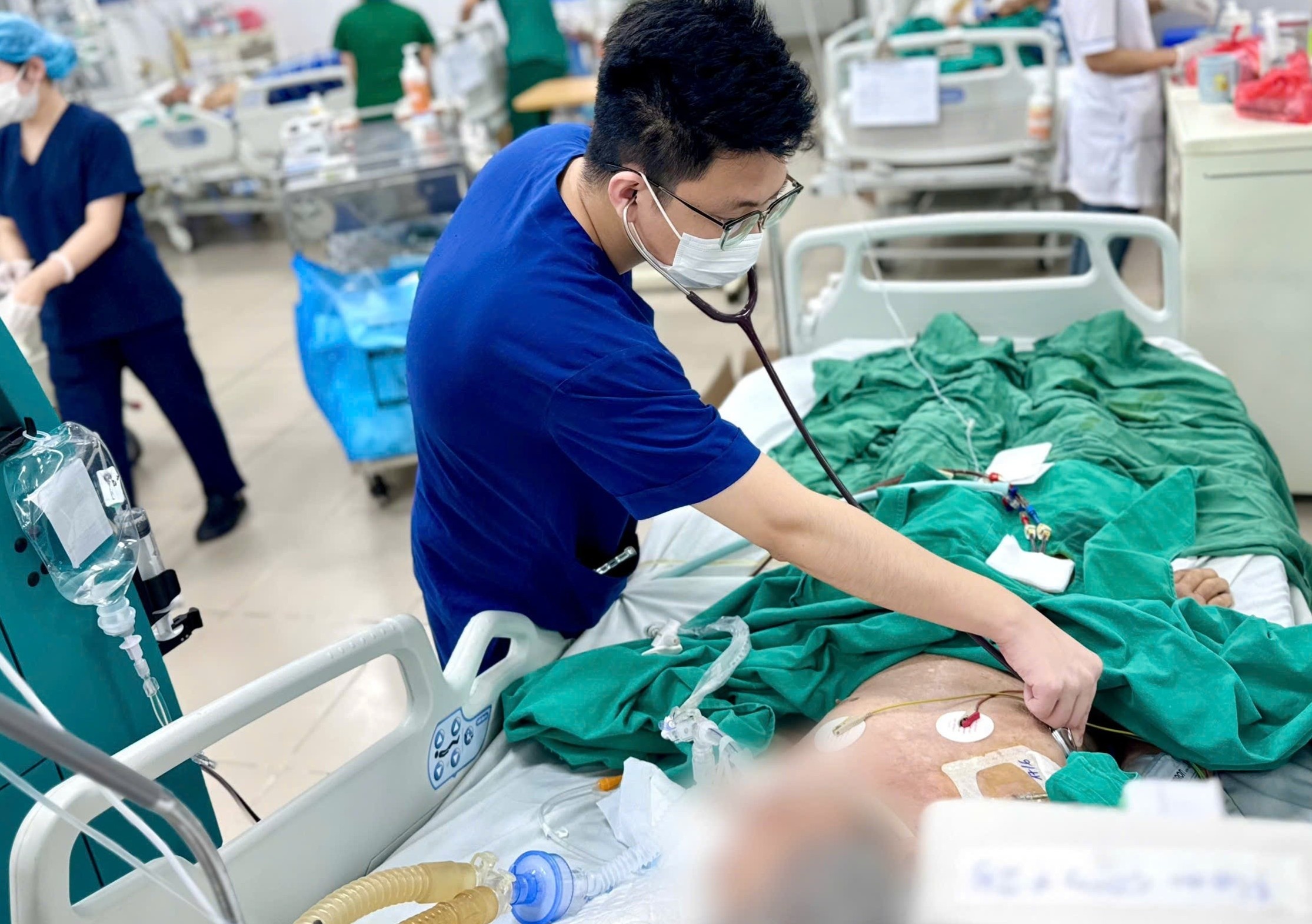 Suyt khong qua khoi vi uong thuoc giam dau tuy tien hinh anh