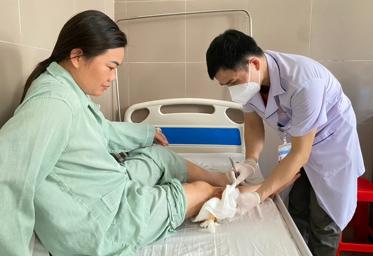 Benh vien tiep nhan hon 20 nguoi bi cho can trong mot thang hinh anh