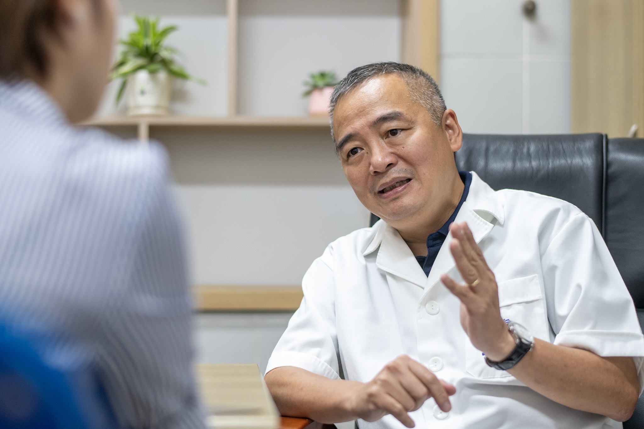 PGS Nguyen Lan Hieu noi ve noi lo y te TP.HCM sau sap nhap hinh anh