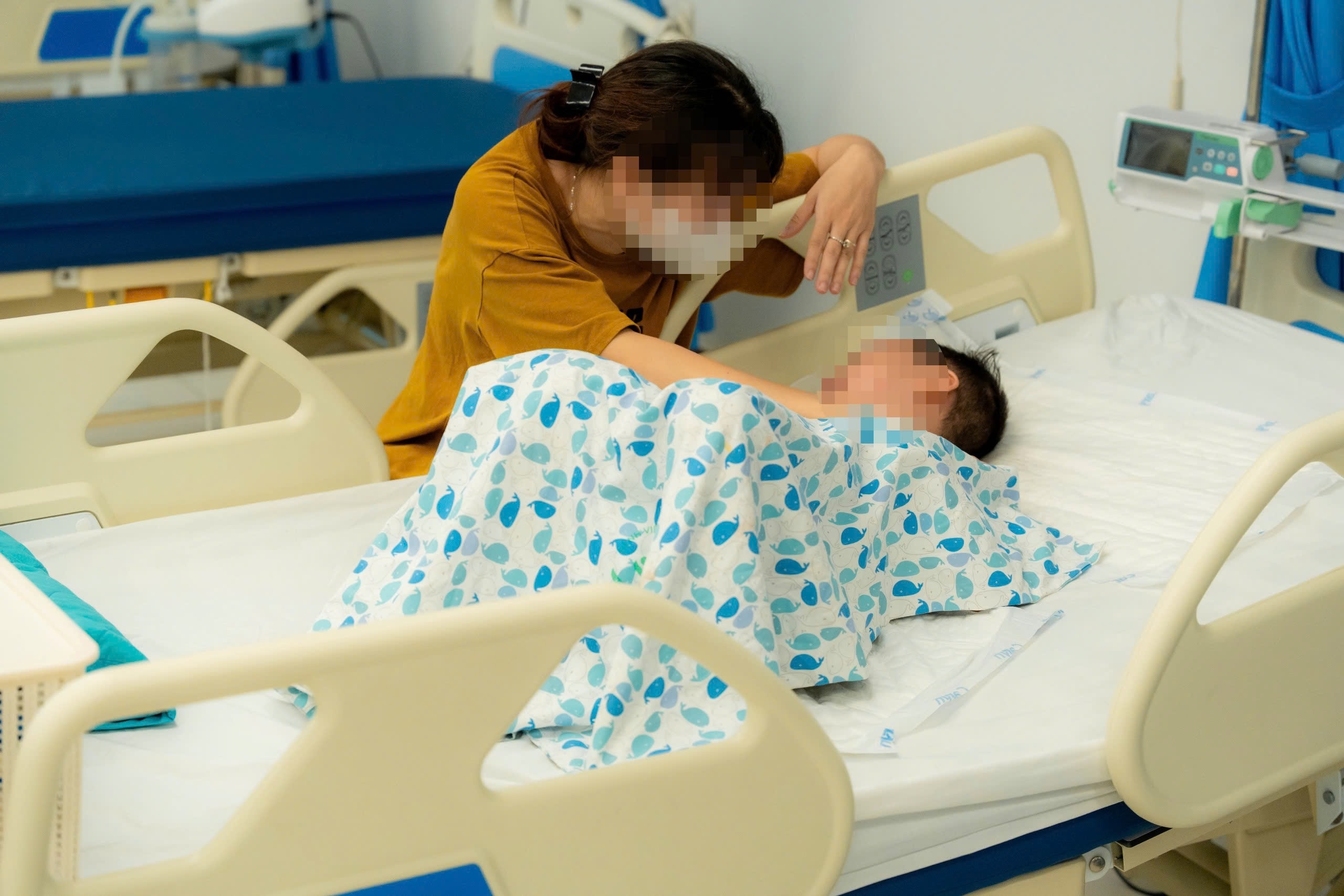 Vu tai nan lien hoan o Ha Noi: 2 anh em ruot chan thuong so nao hinh anh