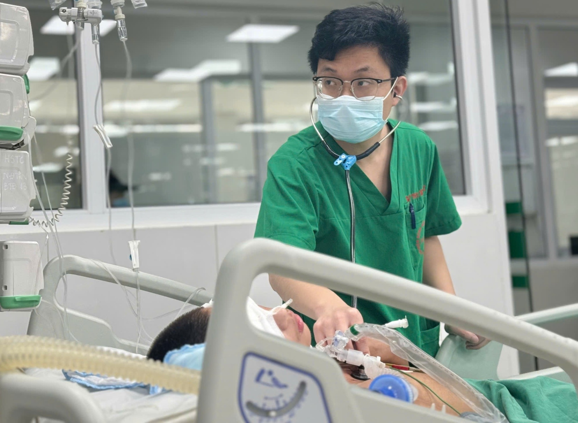 Nam sinh 17 tuoi hon me sau con sot 39 do C hinh anh