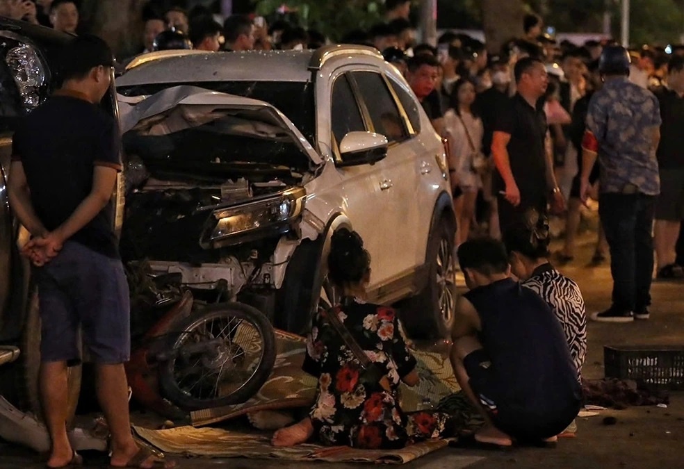 Suc khoe hien tai cua 2 tre trong vu tai nan lien hoan o Ha Noi hinh anh