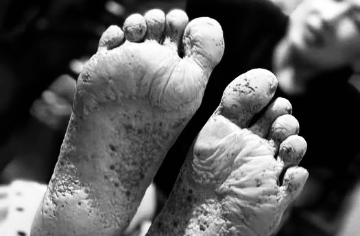 Doi ban chan lo loet cua nguoi dan vung lu Nghe An gay 'bao mang' hinh anh