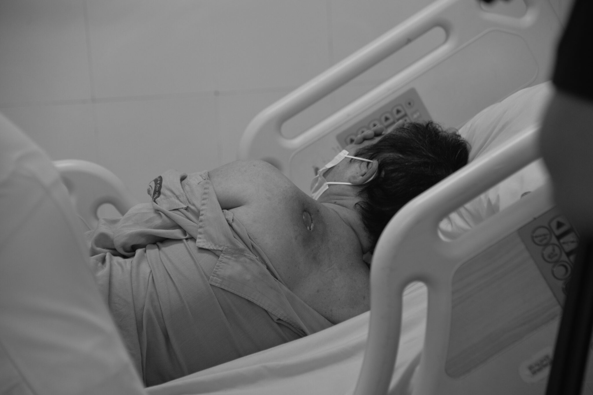 Uong nuoc duong moi ngay, nguoi phu nu suyt mat mang hinh anh