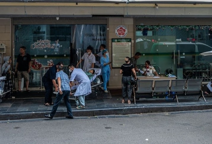 Vat dung quen thuoc phat no, bua com gia dinh hoa tham hoa hinh anh