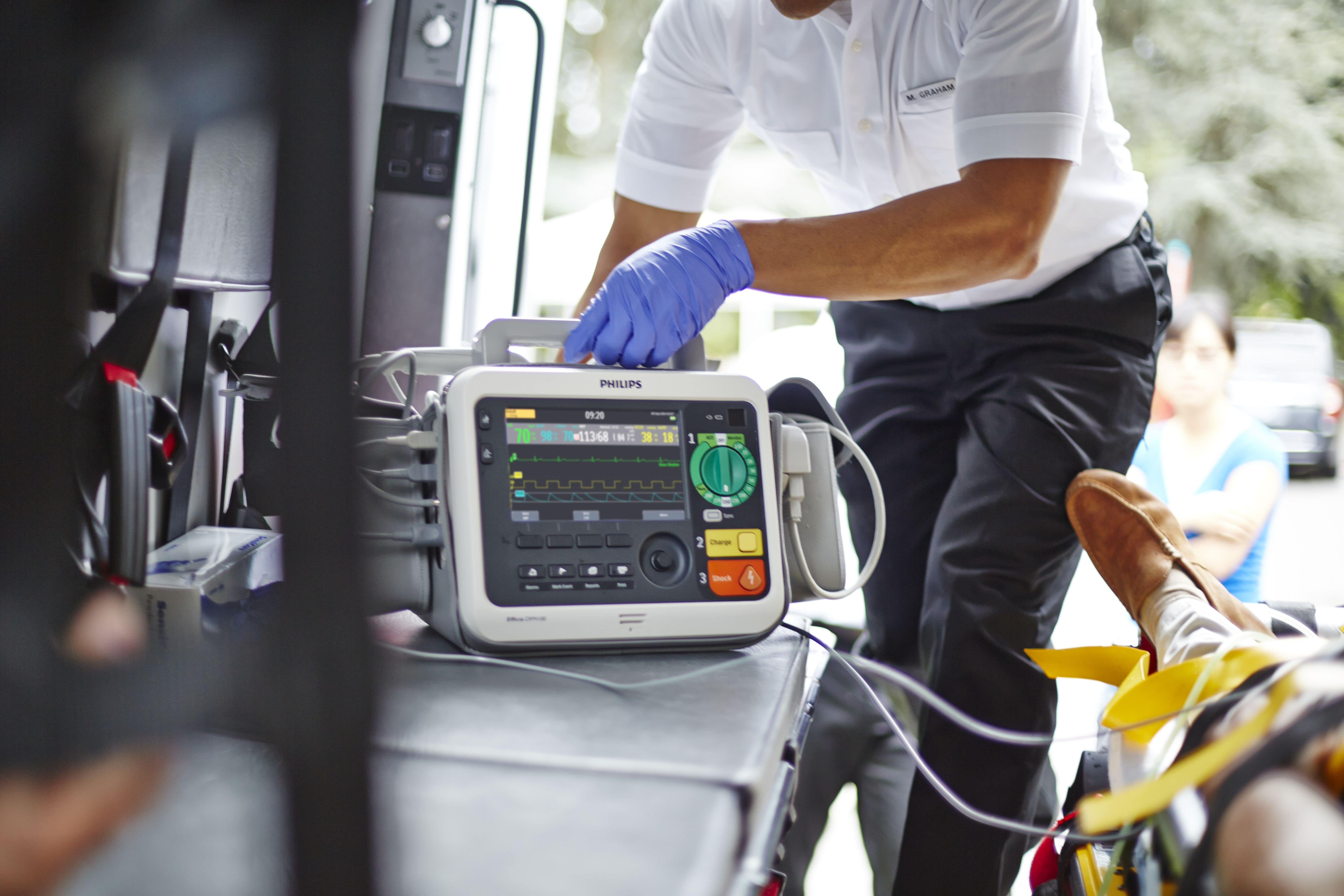 Viec quan trong can lam neu Viet Nam lap may soc tim o noi cong cong hinh anh