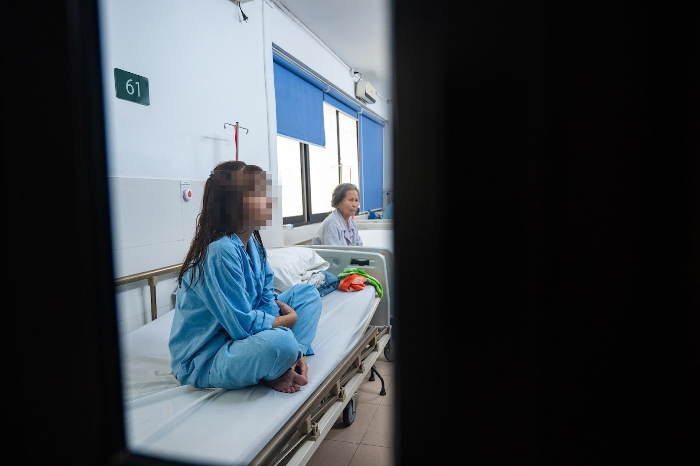 Co gai 20 tuoi dot quy hinh anh