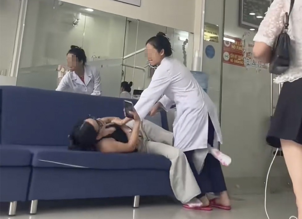 Bac si nha khoa cam gay hanh hung khach, Bo Y te chi dao nong hinh anh