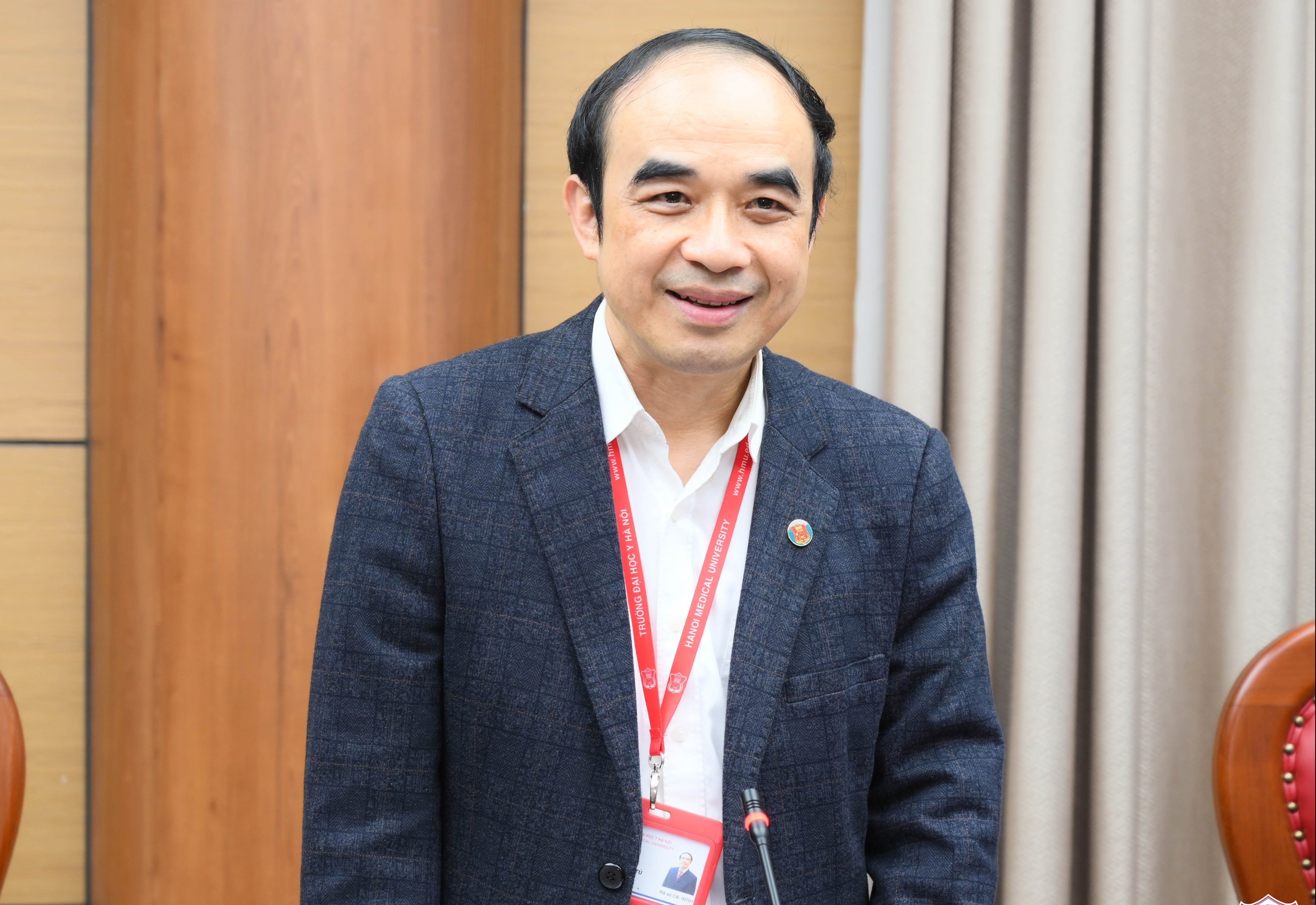 Loi khuyen gay sot cua Hieu truong DH Y Ha Noi cho bac si noi tru hinh anh