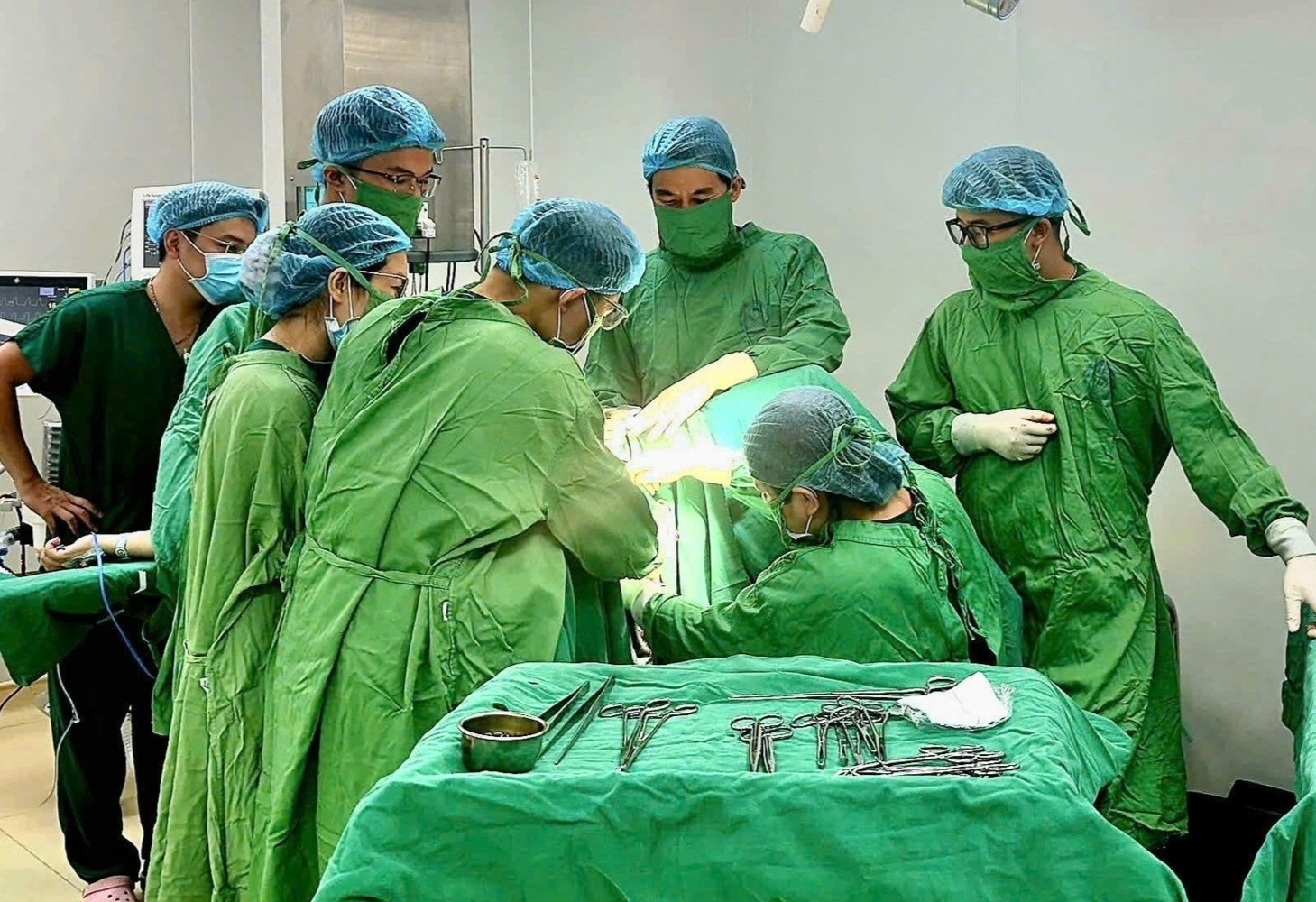 Mau chay xoi xa thanh dong trong tu cung benh nhan hinh anh