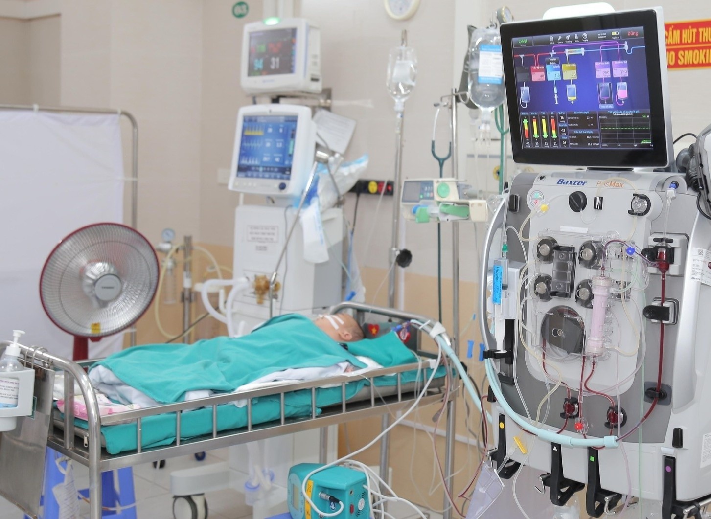 Be trai tim tai, nguy kich chi sau 3 ngay sot hinh anh