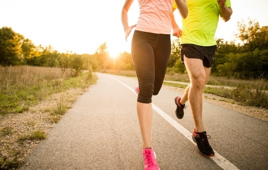 Di bo 45 phut hay chay bo tai cho 20 phut? hinh anh