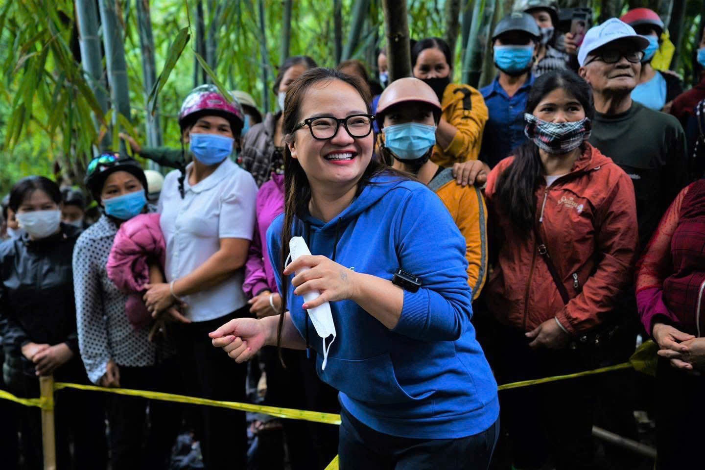 Hoang Huong van 'xuat hien' giua tin bi bat tam giam? hinh anh