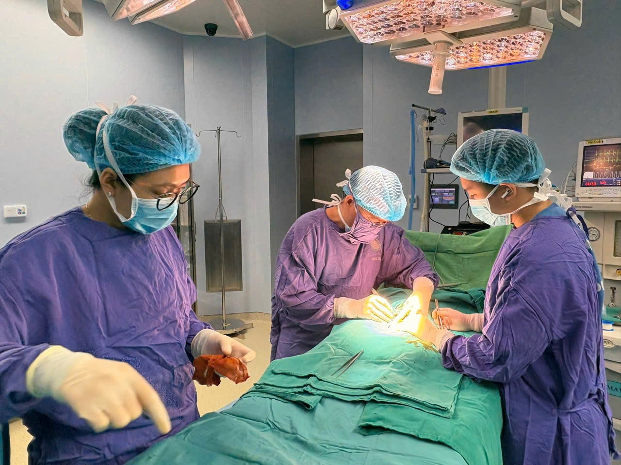 'Cau nho' cuong cung suot 10 ngay, nguoi dan ong 41 tuoi di cap cuu hinh anh