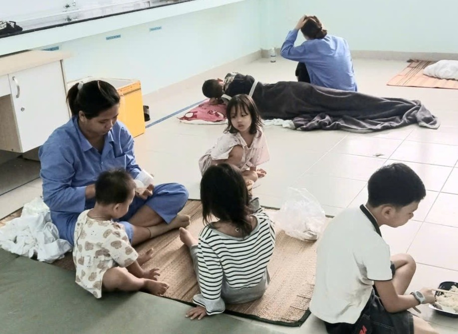 San sang cap cuu, ho tro kip thoi y te cho nguoi dan vung ngap lut hinh anh