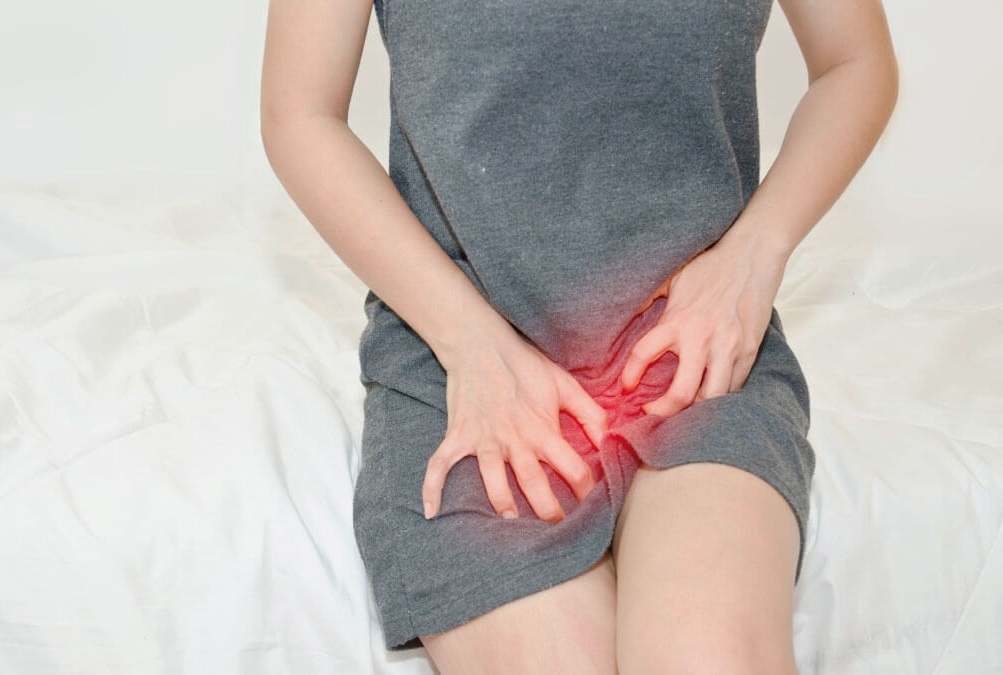 Nhap vien voi vung kin dau don, trot da vi chiu dung benh kho noi hinh anh