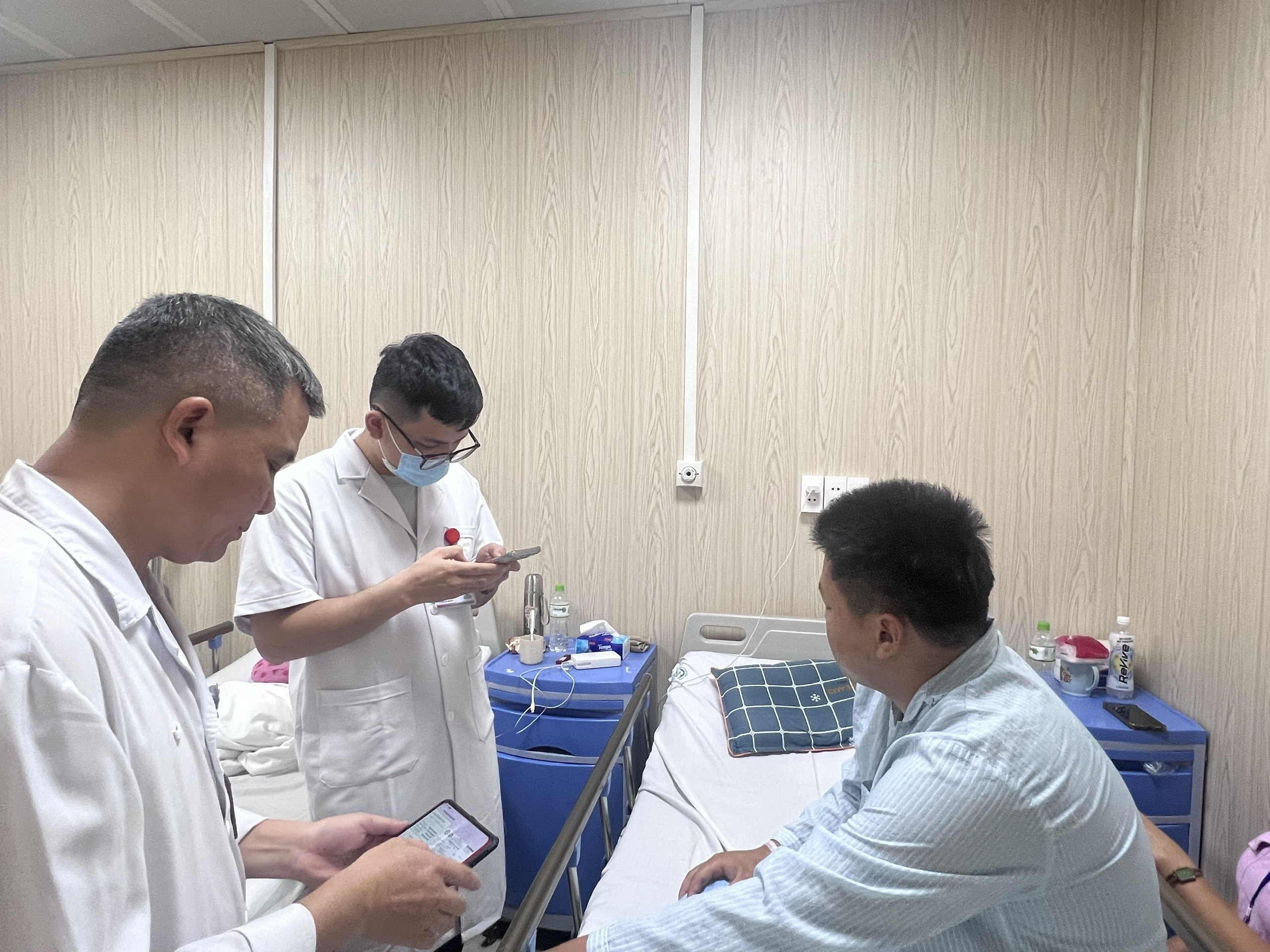 thuoc la dien tu anh 1