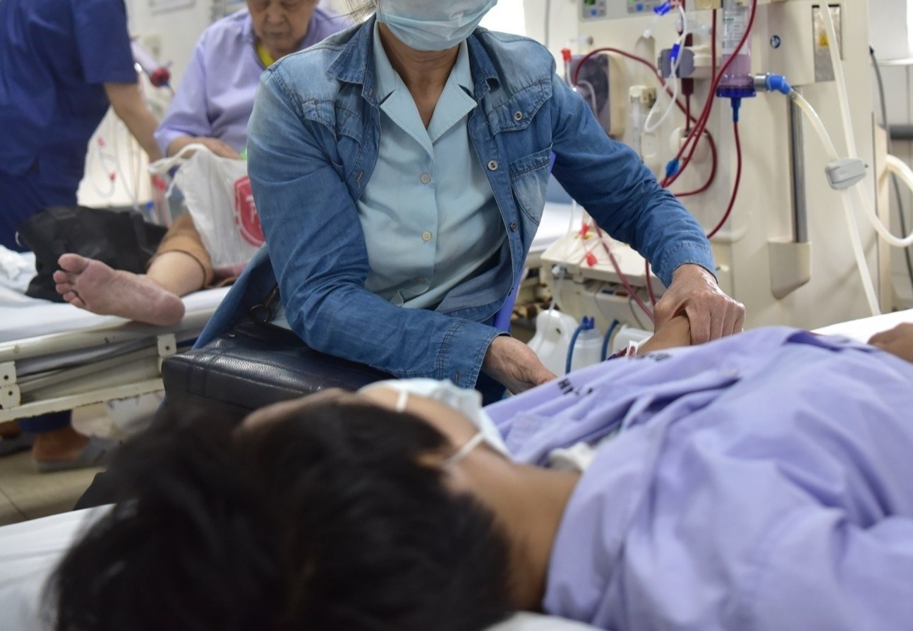 Bac si ta hoa khi xem phim chup than cua nguoi phu nu hinh anh