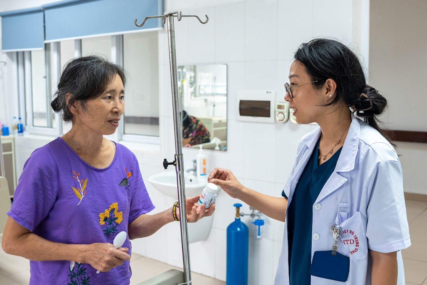 Giam thu tuc, nguoi benh duoc cap thuoc ngoai tru toi da 90 ngay hinh anh